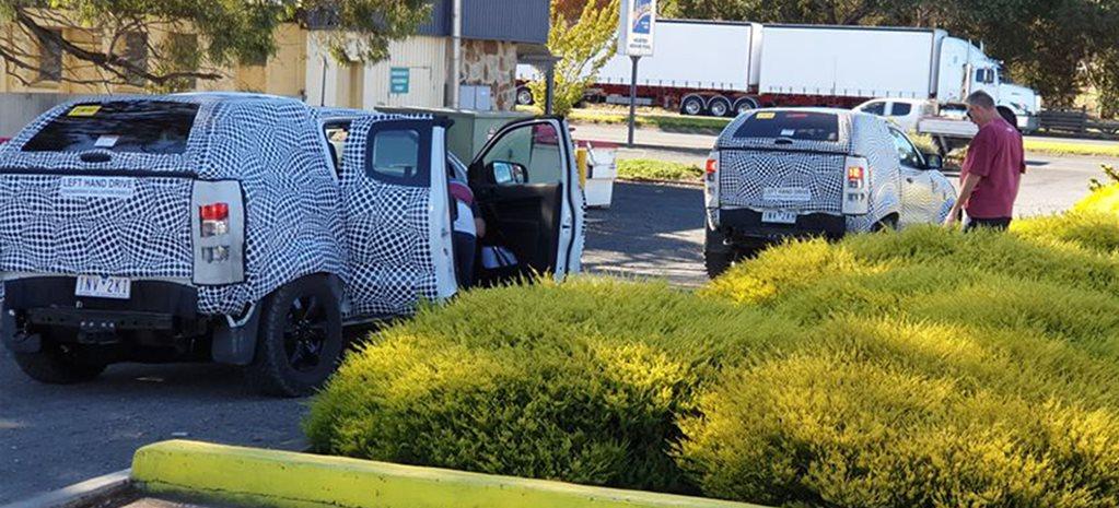 Ford Bronco Spied: possible Bronco mule seen testing in Detroit mules AUS ford-bronco