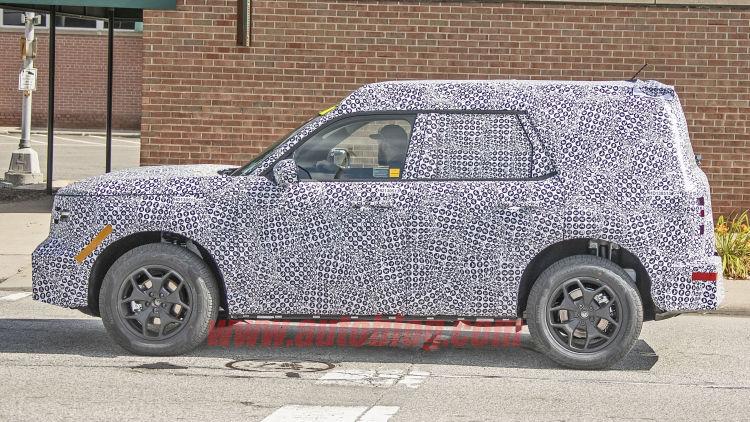 Ford Bronco Small Utility - BabyB ttps%3A%2F%2Fs.aolcdn.com%2Fos%2Fab%2F_cms%2F2019%2F08%2F19144755%2Fford-baby-bronco-spy-shot-09