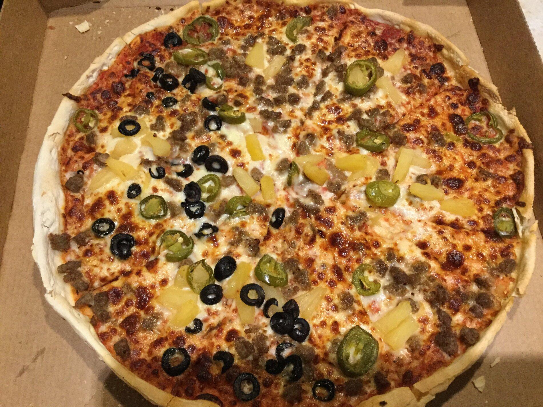 Ford Bronco Pineapple Pizza 48319120-FC8F-443B-B673-4E45BA88C35C