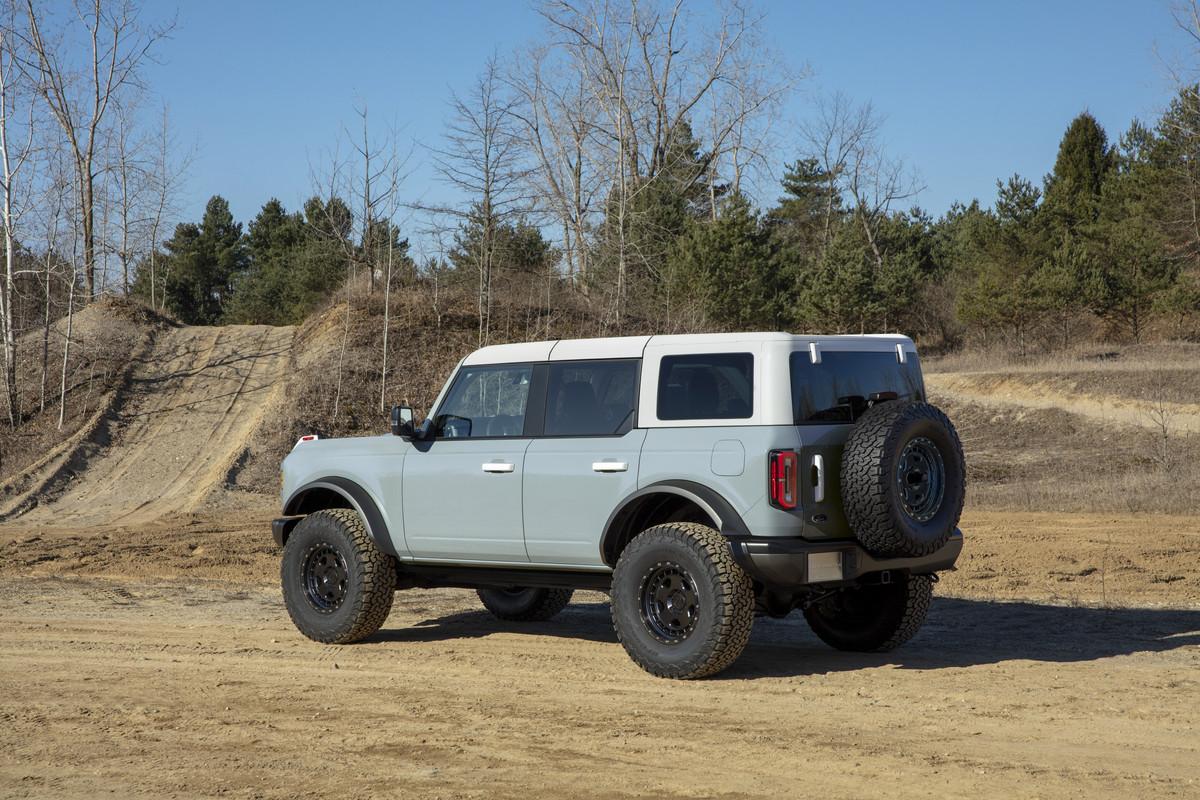 Ford Bronco Photoshop request with existing white top 1EE8E769-1877-4212-8401-EDC0D96F84A4