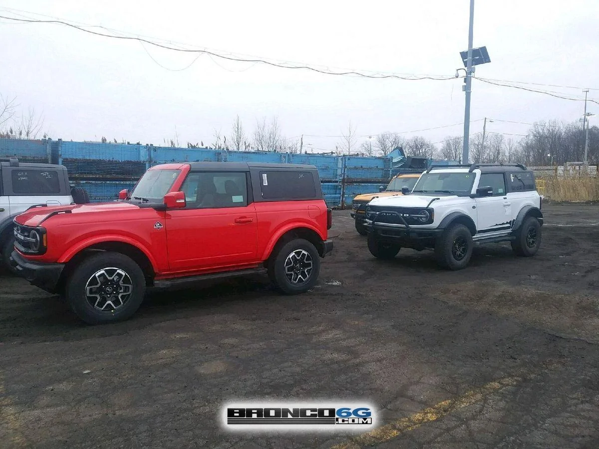 Ford Bronco Do any 2-Door Non-Squatch OBX Pics Exist 035204EB-23DE-4F89-9B4F-B7FD1644CE3F