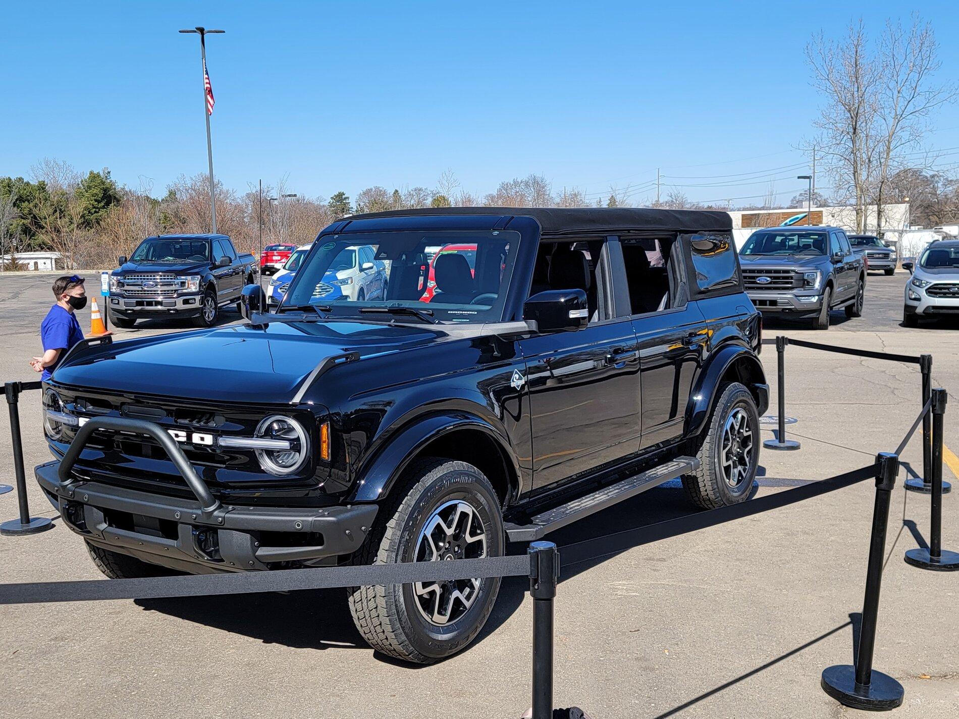 Ford Bronco Some Pics/Observations from Detroit Dealer Event 20210320_140431
