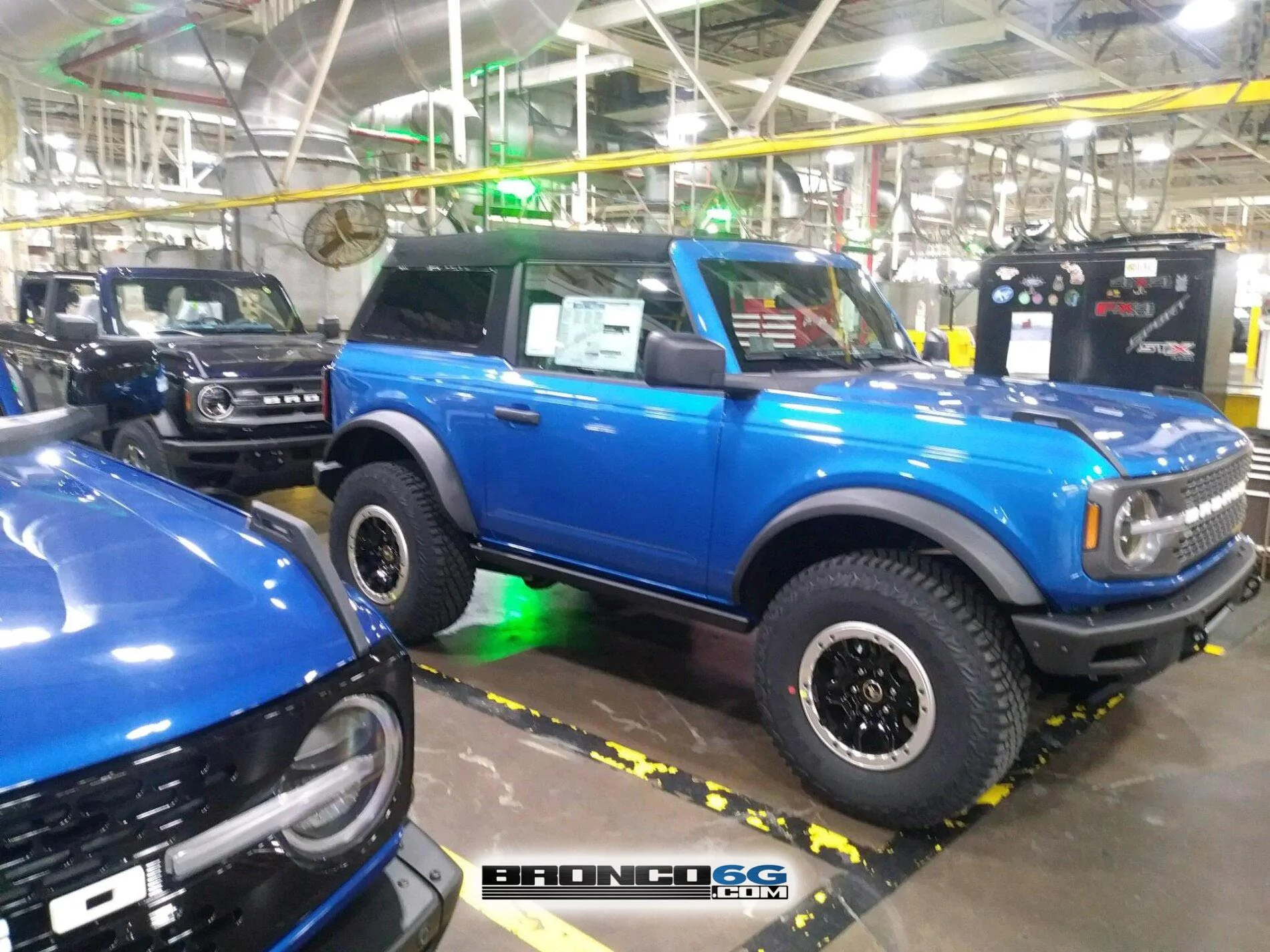 Ford Bronco Your Favorite Bronco Pic? 2021-Bronco-Velocity-Blue-vs-Lightning-Blue-2
