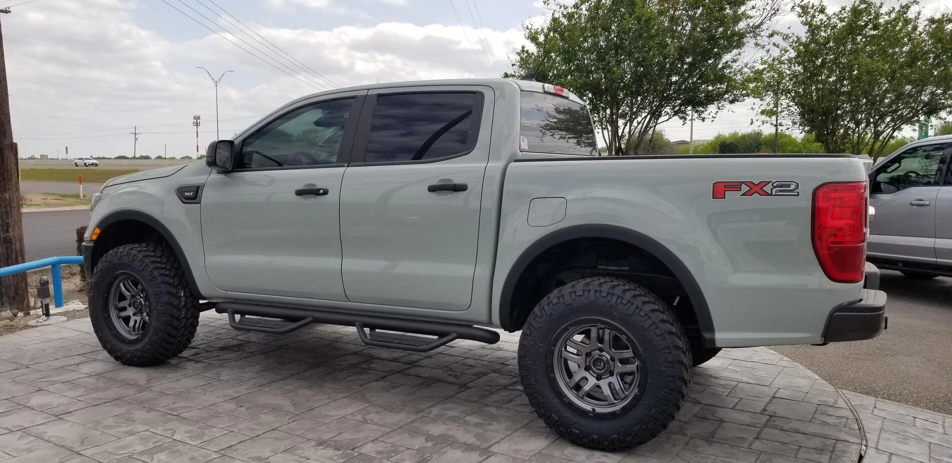 Ford Bronco Your Favorite Bronco Pic? cactus grey ranger pic