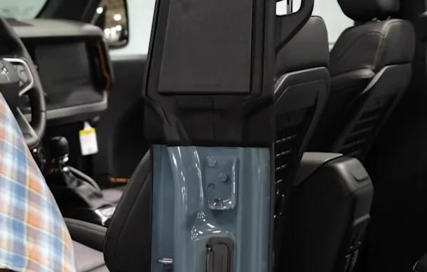 Ford Bronco Windshield visibility for tall folk? seam