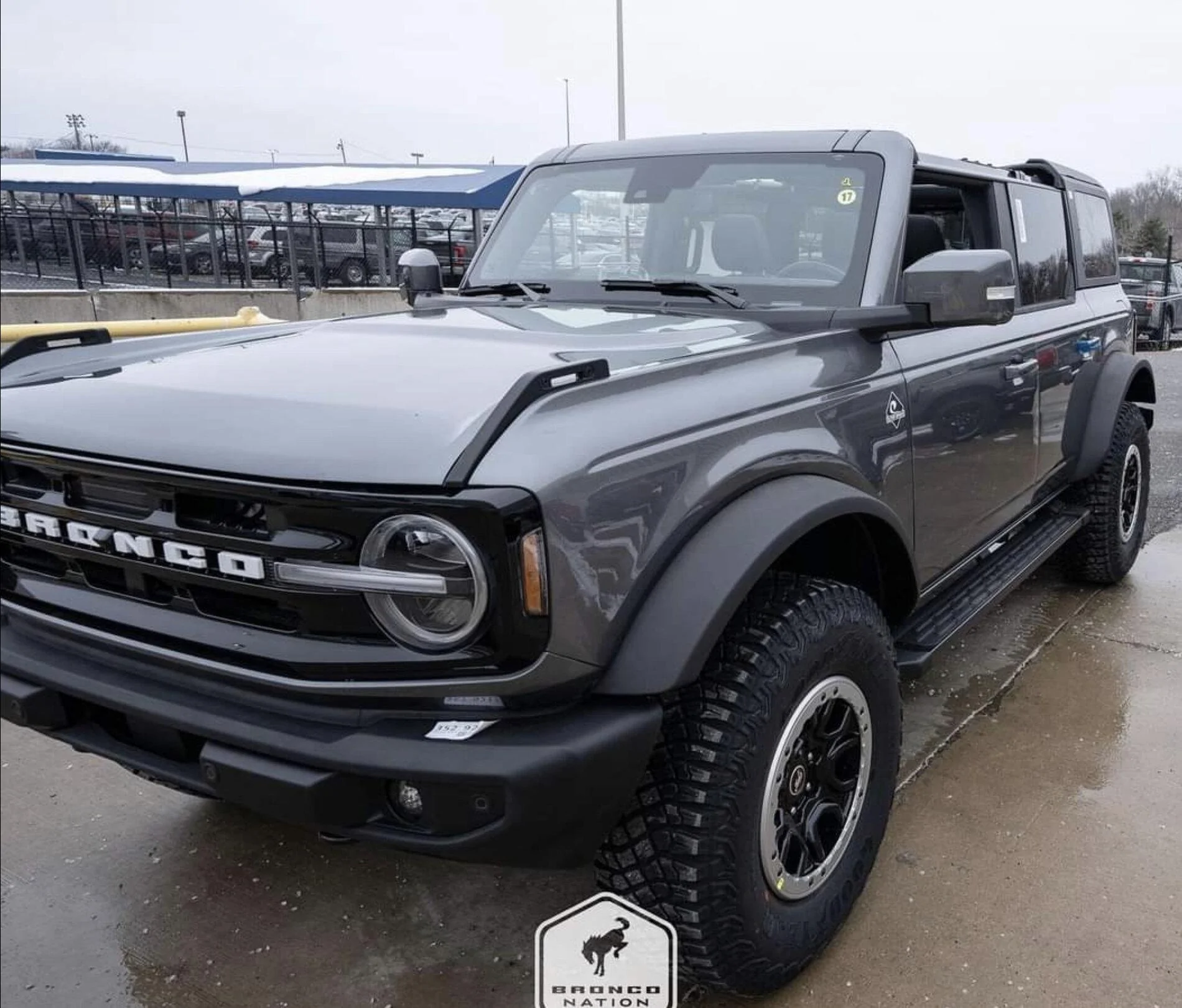 Ford Bronco Carbonized Gray Paint Thread 97246B40-F008-4A81-9DE1-0188364CAC14