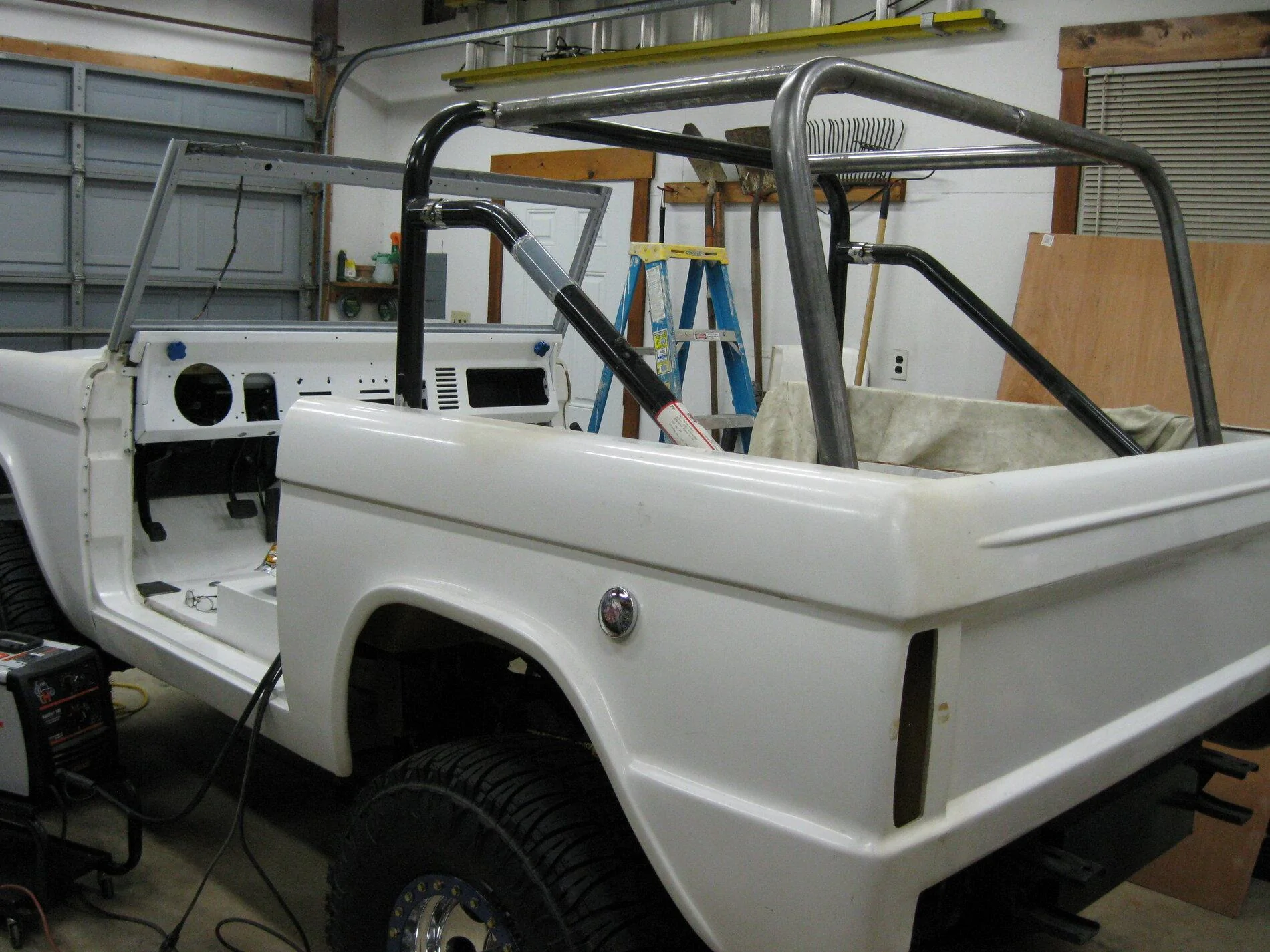 Ford Bronco Welders 2013-01-05 07.45.38
