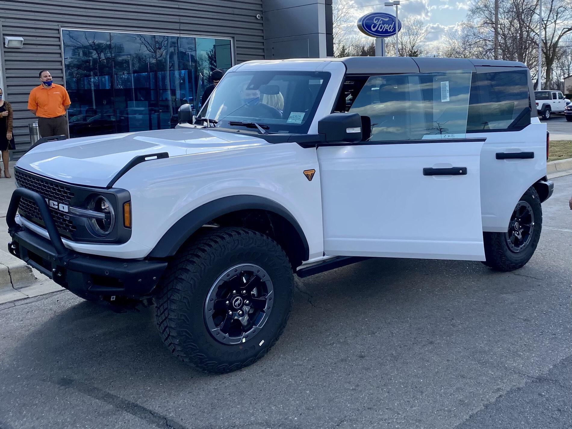 Ford Bronco Oxford White Bronco Badlands 4-Door MIC Top @ Friendly Ford F99B44E0-82AE-44F0-961A-C4C0706B8A1B