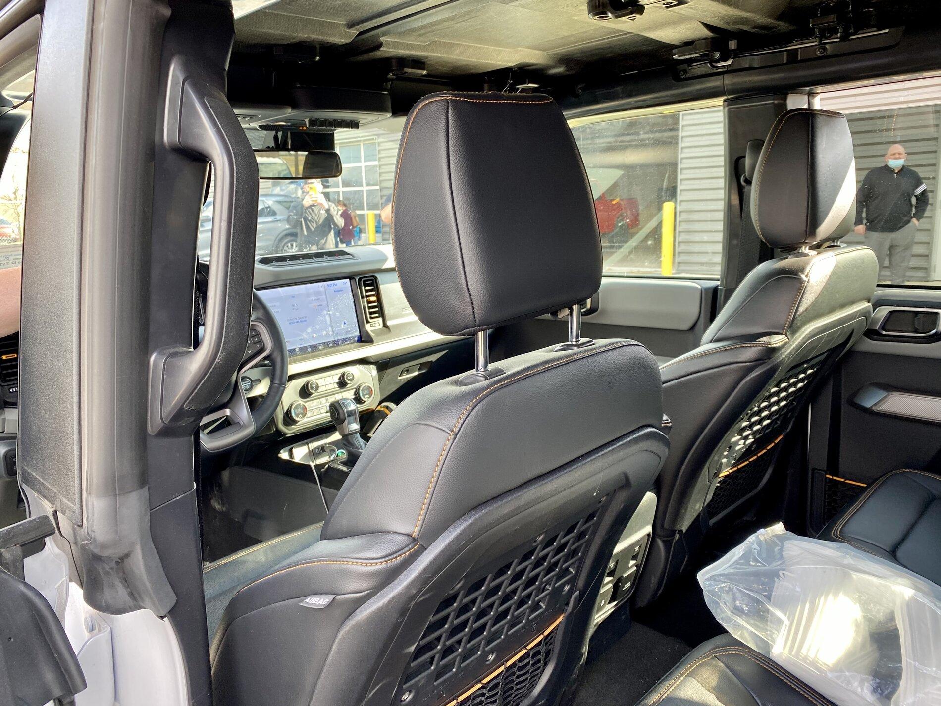 Ford Bronco Oxford White Bronco Badlands 4-Door MIC Top @ Friendly Ford 92983B2E-F48B-4D97-8BB7-90FEB255AC3F