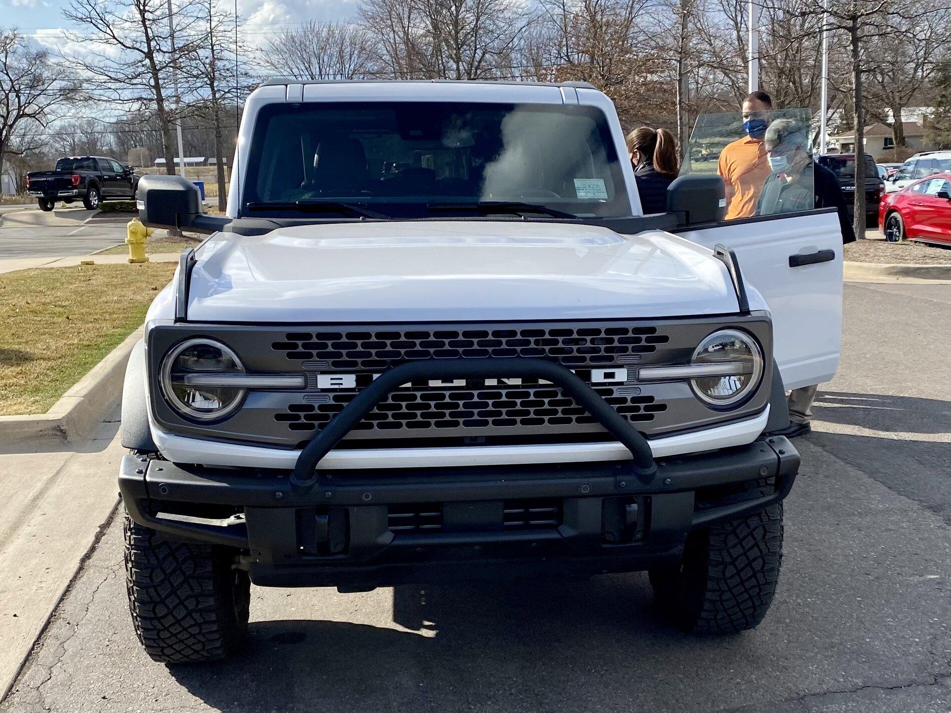 Ford Bronco Oxford White Bronco Badlands 4-Door MIC Top @ Friendly Ford 089064D9-7398-4EEC-B366-A1668867E143