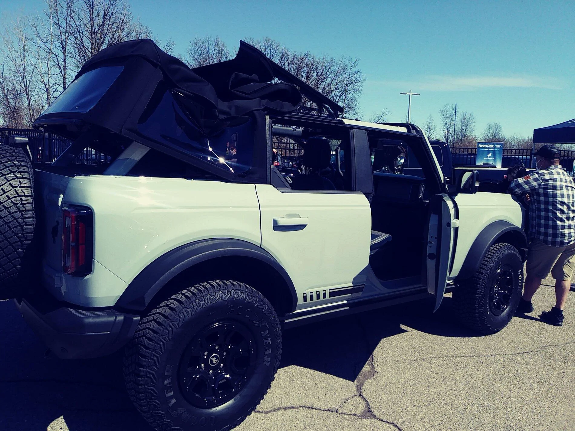 Ford Bronco Big & Tall ( 6’4" / 350 lb) review and pics of Bronco First Edition 4-Door 20210329_125851_Film1