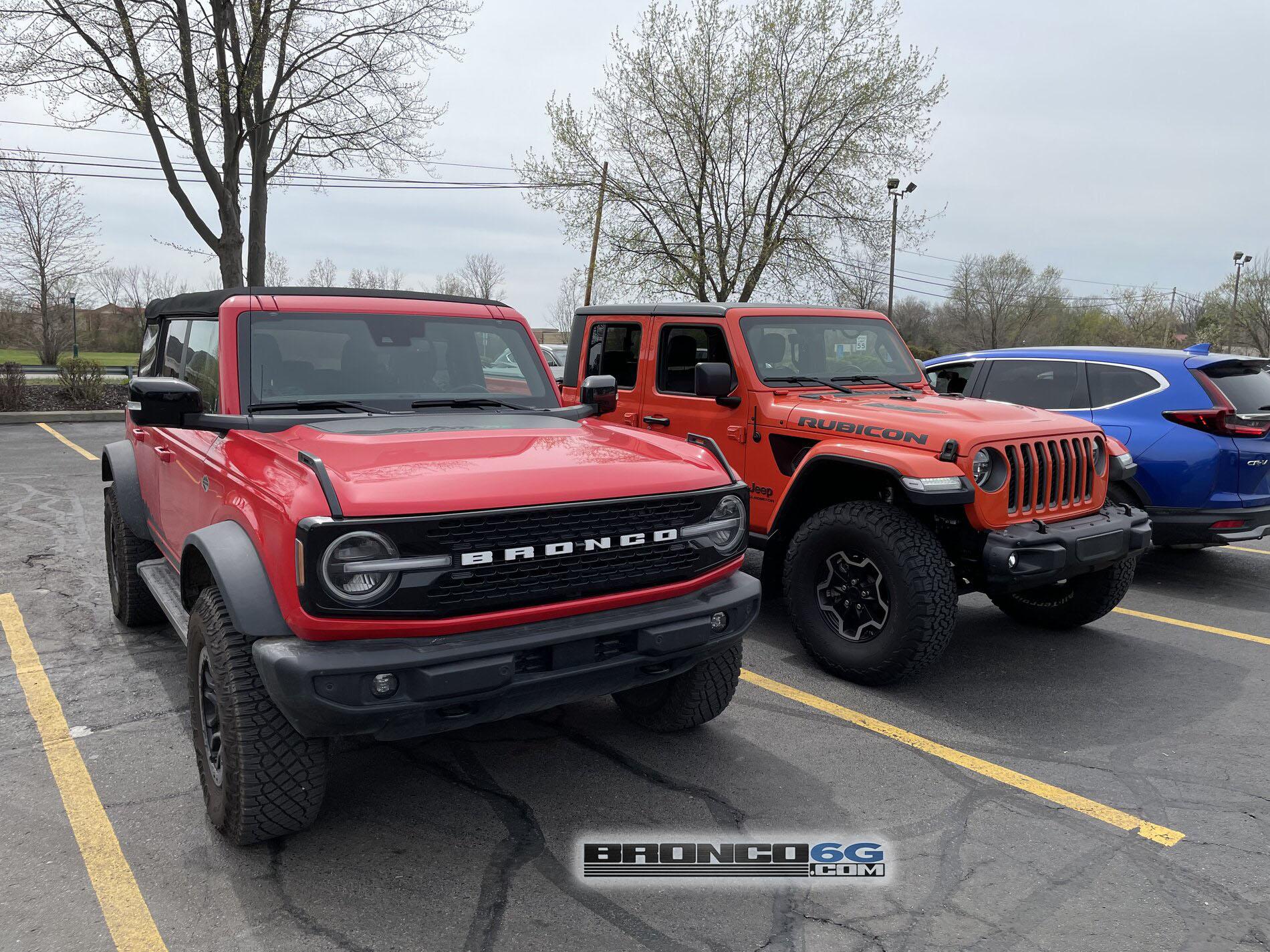 Ford Bronco Race Red Bronco vs Punk’n Jeep Gladiator Bronco vs Jeep Gladiator 2