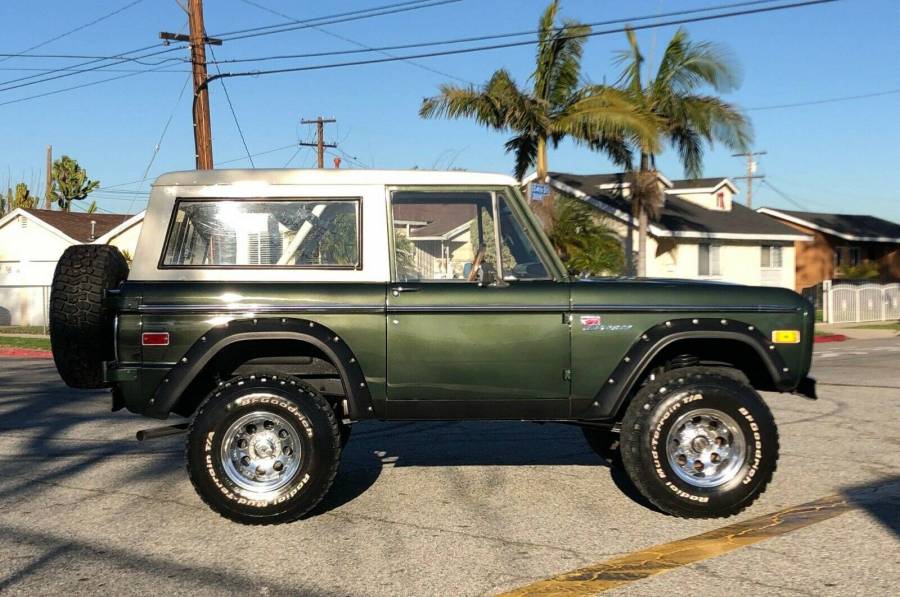 Ford Bronco Green Bronco at Mecum Auction 1976-ford-bronco-green-1505494155_large