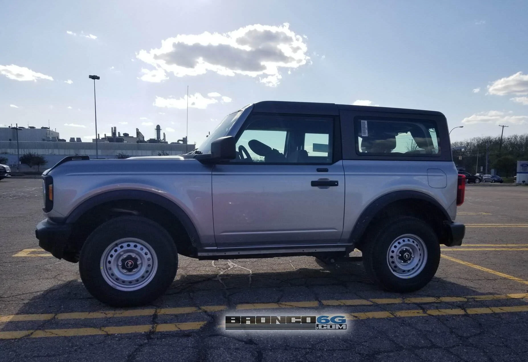 Ford Bronco 2-Door BASE Bronco @ MAP o-base-2-door-iconic-silver-mic-hard-top-map-3-jpg