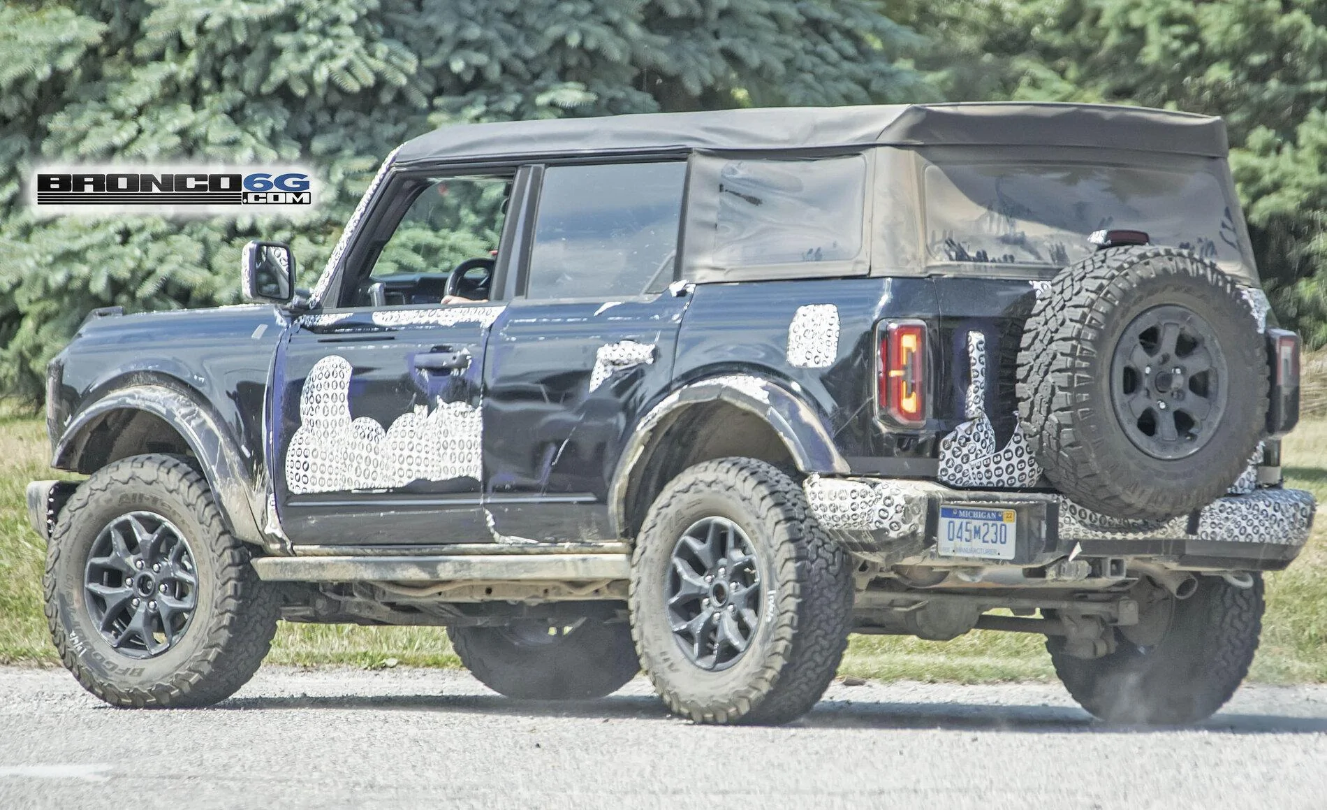 Ford Bronco First Real Life Look at Soft Top on 2021 Bronco 2021 Bronco Soft Top - Bronco6G.com 5