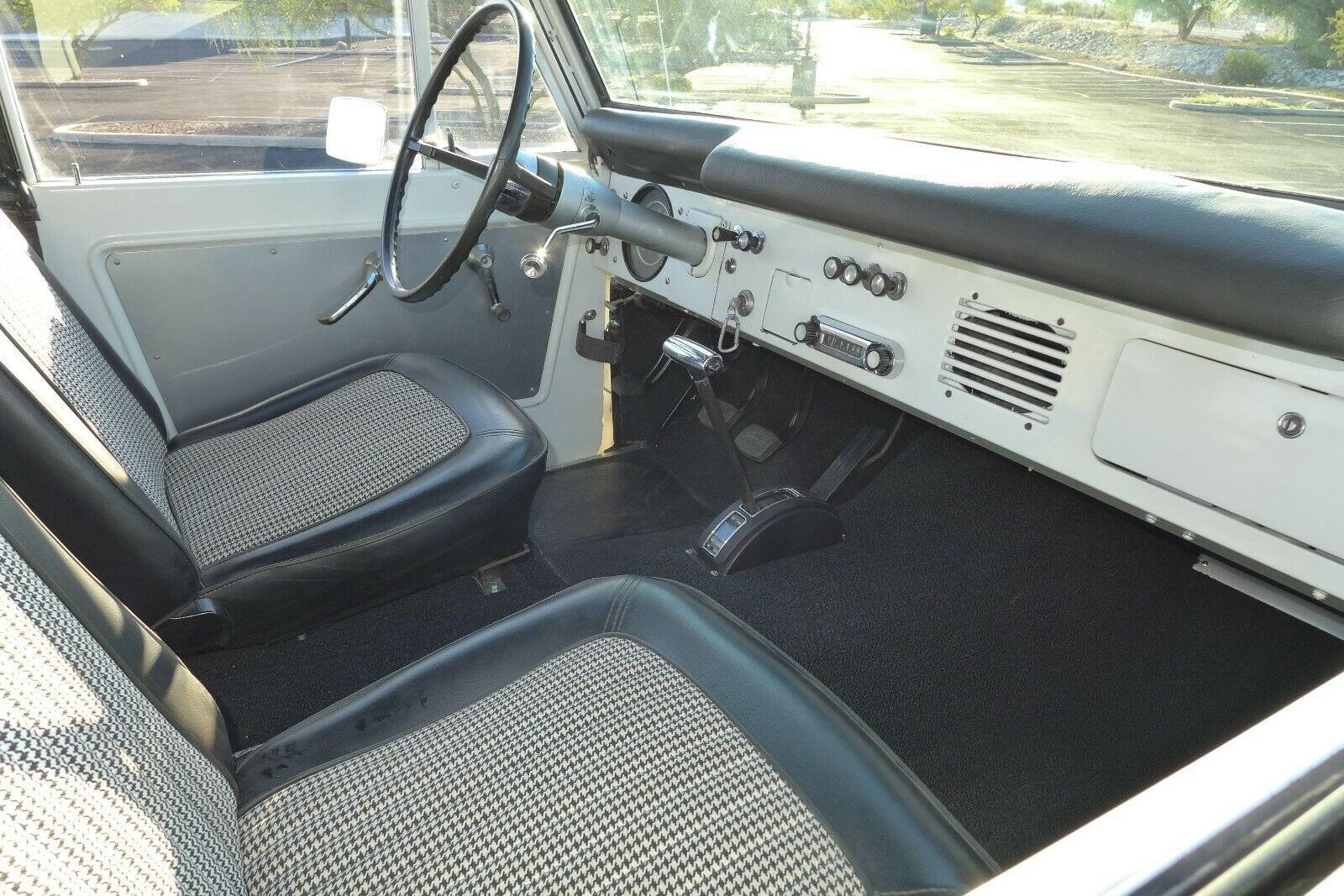 Ford Bronco Interior should be expected in off road vehicle 1967-ford-bronco-dashboard