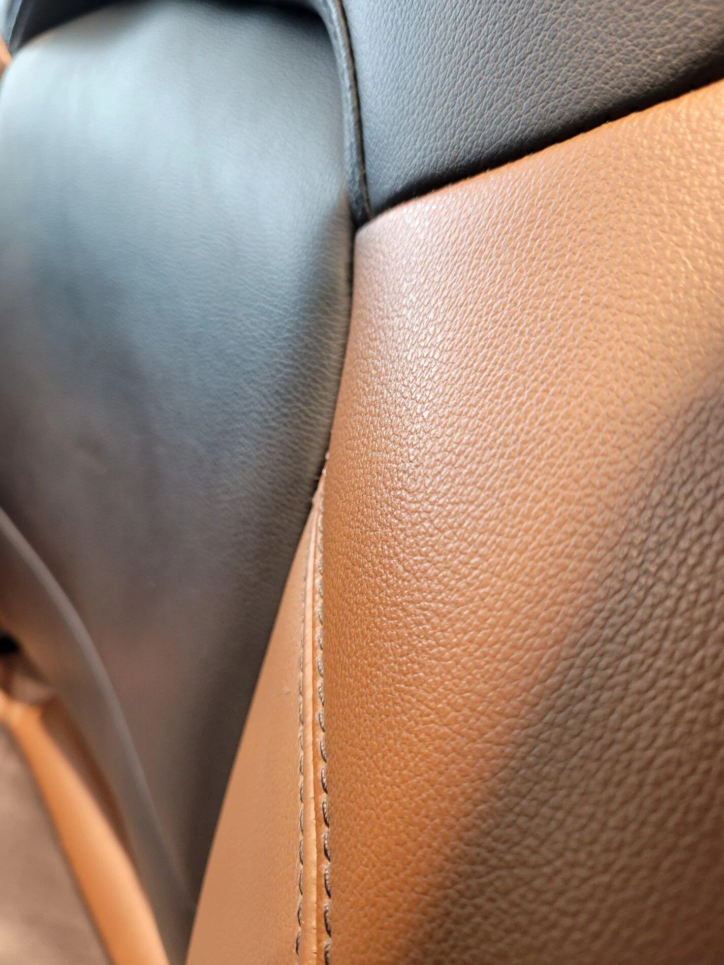 Ford Bronco Leather seats closeup 20210420_164510