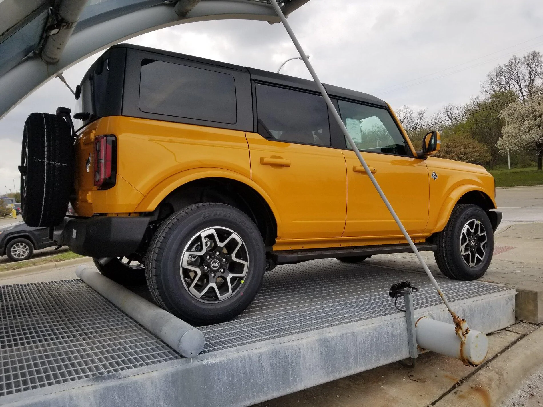 Ford Bronco 4DR Cyber Orange Outer Banks Displayed at MAP 20210422_144642