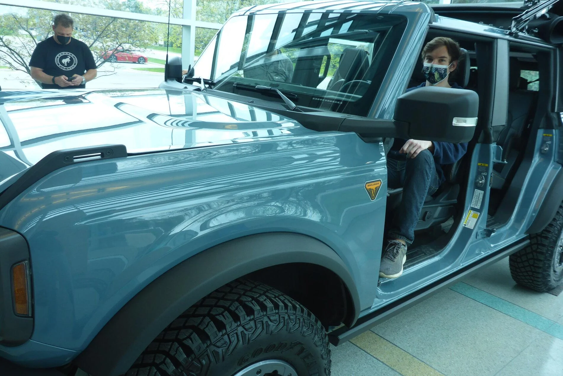 Ford Bronco Chicagoland Showing (Bronco = Awesome) + measured Sasquatch vs Badlands suspension height difference P1150951