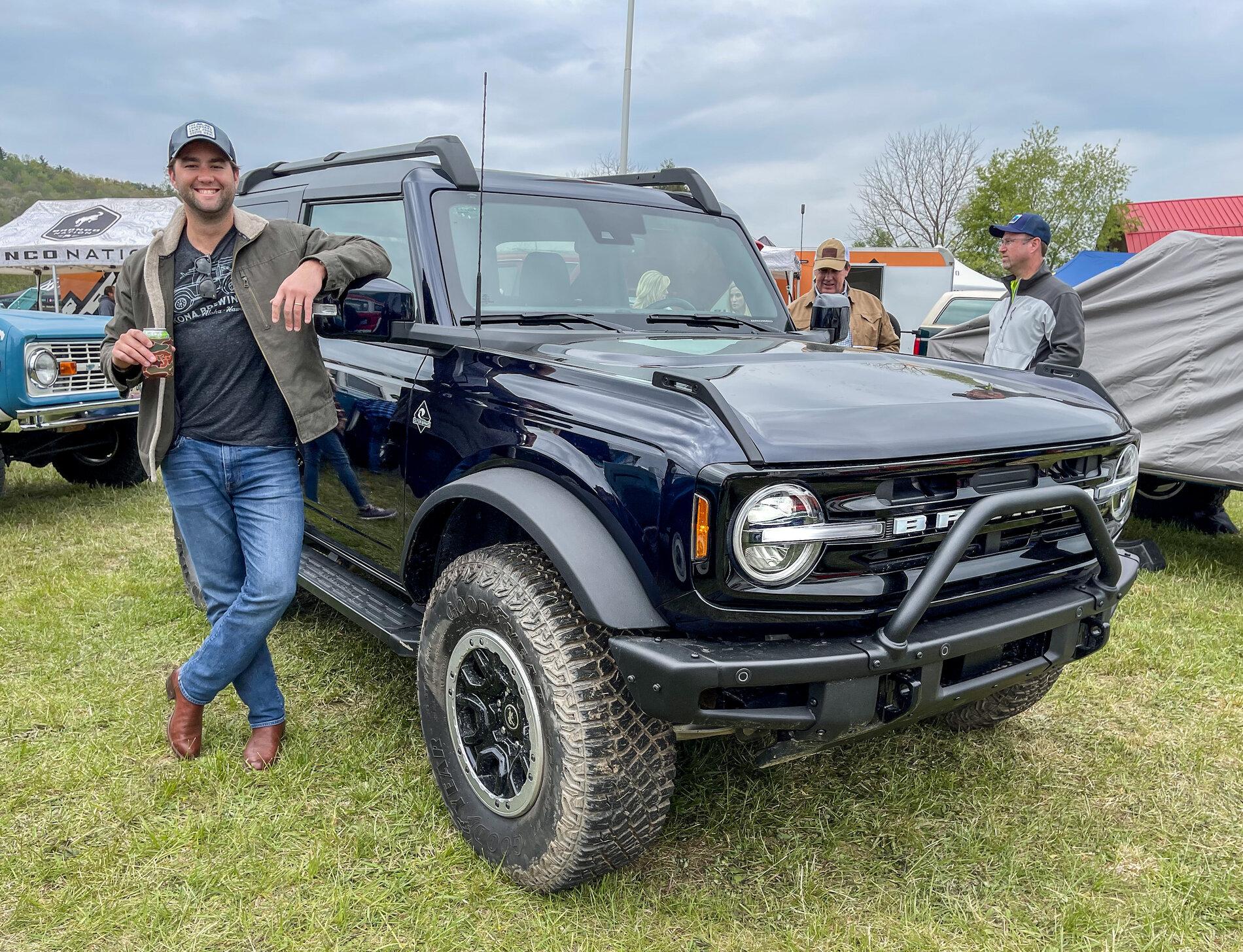 Ford Bronco Outerbanks Antimatter Blue Sasquatch 16D961FB-A003-4FDB-B163-09E8E4B6F39B