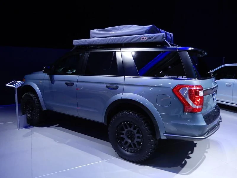 Ford Bronco PHOTOS side by side 96 Bronco vs 2021 size 39732579131_d952da61ab_c