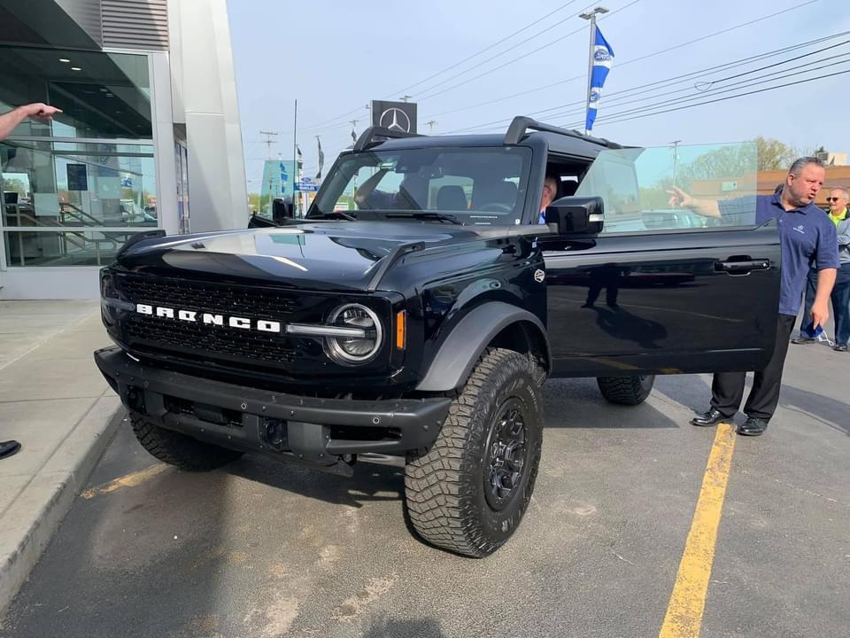 Shadow Black Wildtrak Bronco 2-Door MIC Top 4.jpeg