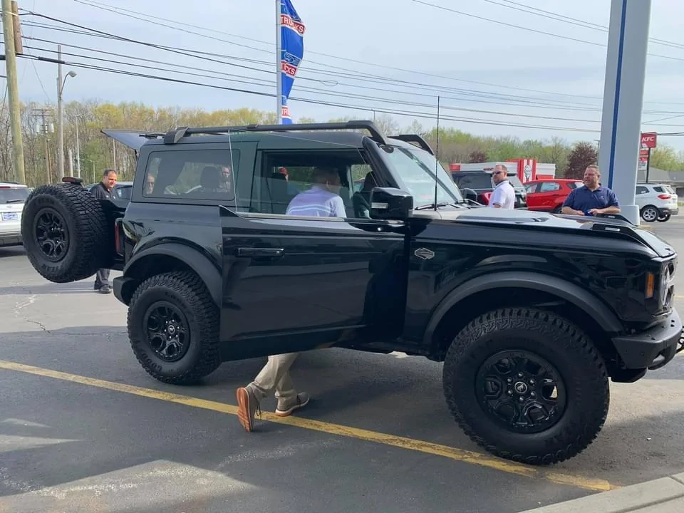 Shadow Black Wildtrak Bronco 2-Door MIC Top 5.jpeg