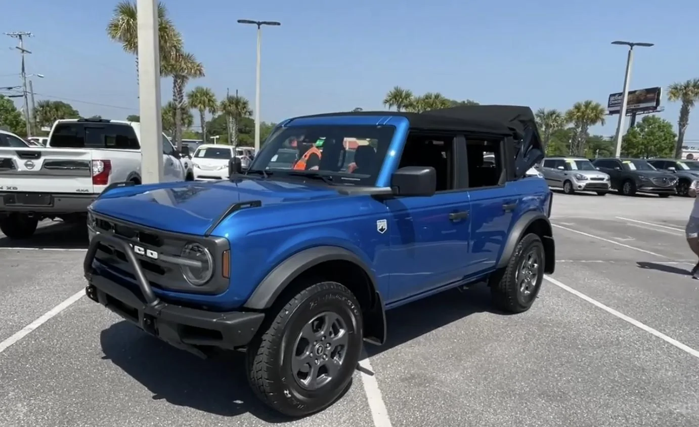 Ford Bronco 4 door BigBend Velocity Blue 02250284-456F-40FD-B357-D409A21461F2