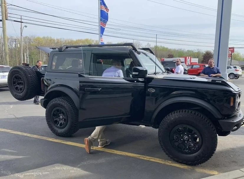 Ford Bronco Black 2 door bronco thread DF5AC764-FCE9-4B59-A49C-5698A535AA89