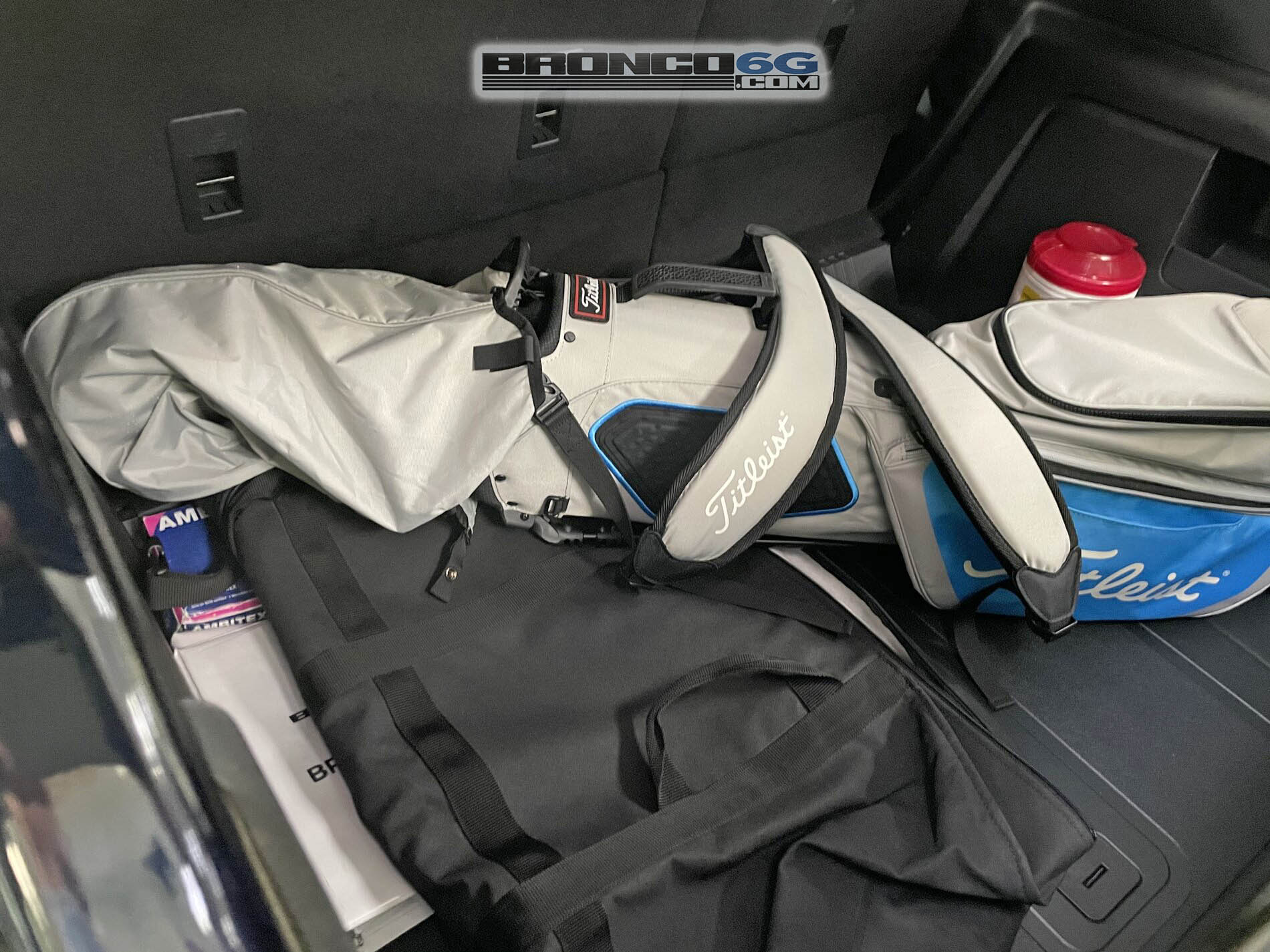 Ford Bronco Golf Clubs Bag test: they fit in 2021 Bronco 4-door cargo area! ⛳️ golf clubs bag 2021 bronco 4-door cargo area fit