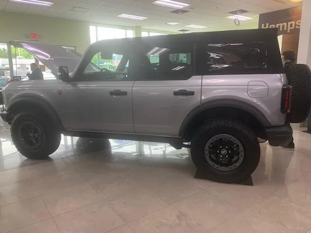Ford Bronco Golf Clubs Bag test: they fit in 2021 Bronco 4-door cargo area! ⛳️ bron4