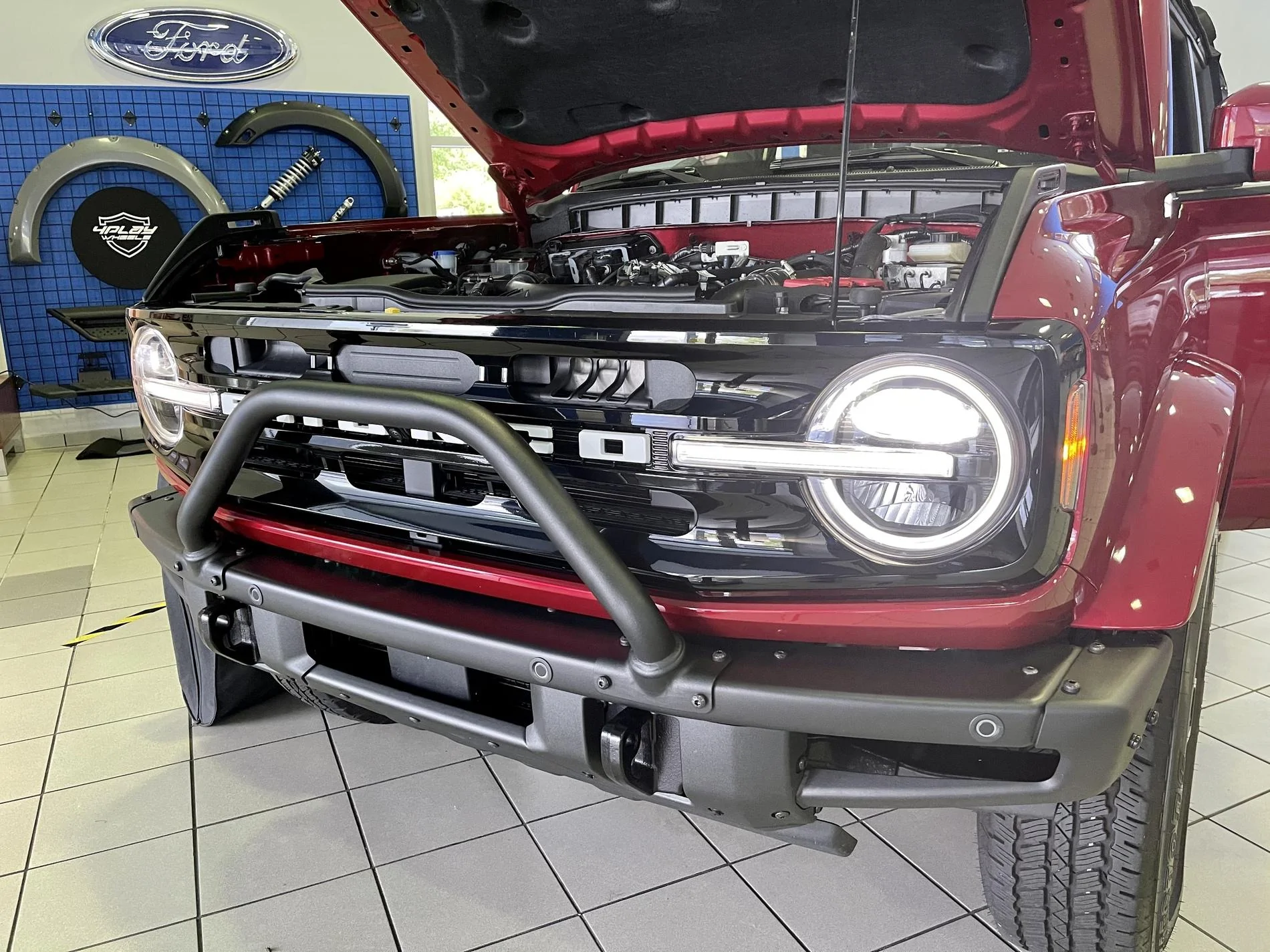 Ford Bronco Rapid Red vs Velocity Blue F251595-F-5549-4-B2-E-BEAB-FB87589-B8-C02