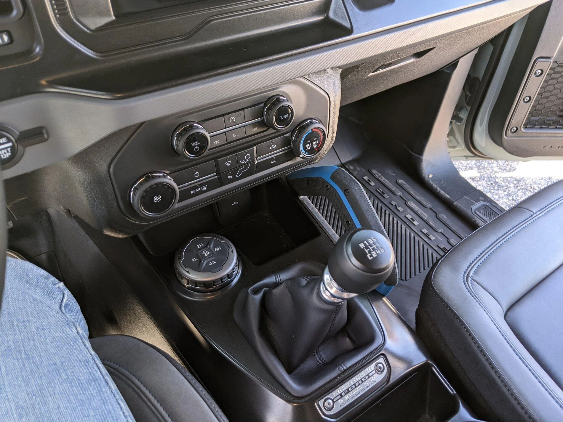 Ford Bronco Manual seats no problem for the vertically challenged short drivers PXL_20210505_181055212