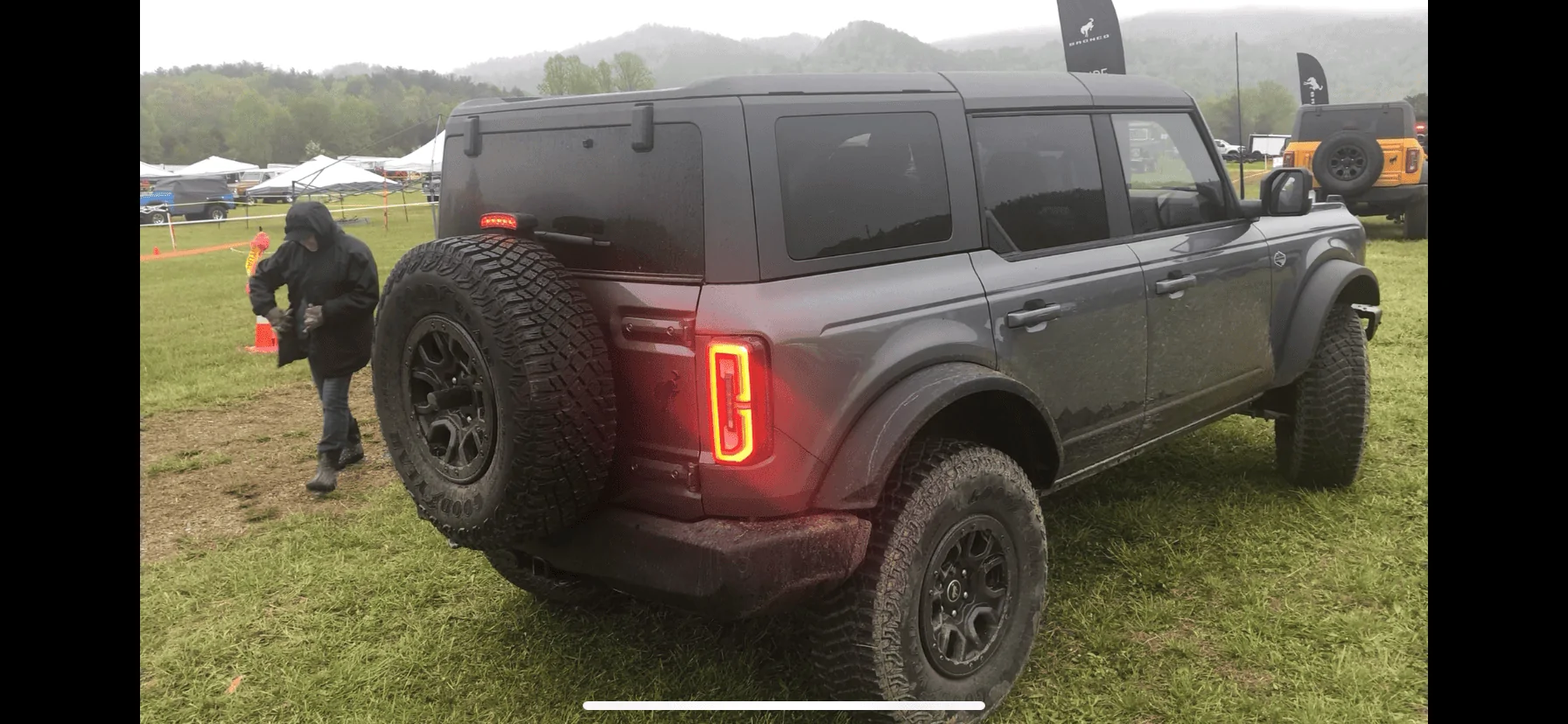 Ford Bronco Carbonized Gray Wildtrak A5510689-E58E-41B9-9397-FDDD0BA6FC12