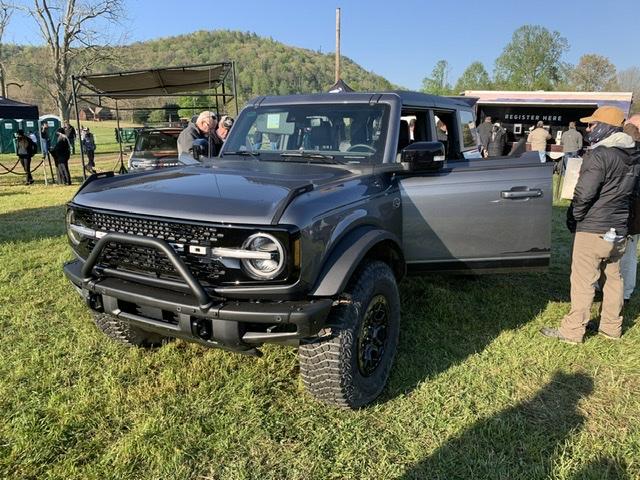 Ford Bronco Carbonized Gray Wildtrak 106FAC7E-E860-46C8-AC14-3EB4652EF0EB
