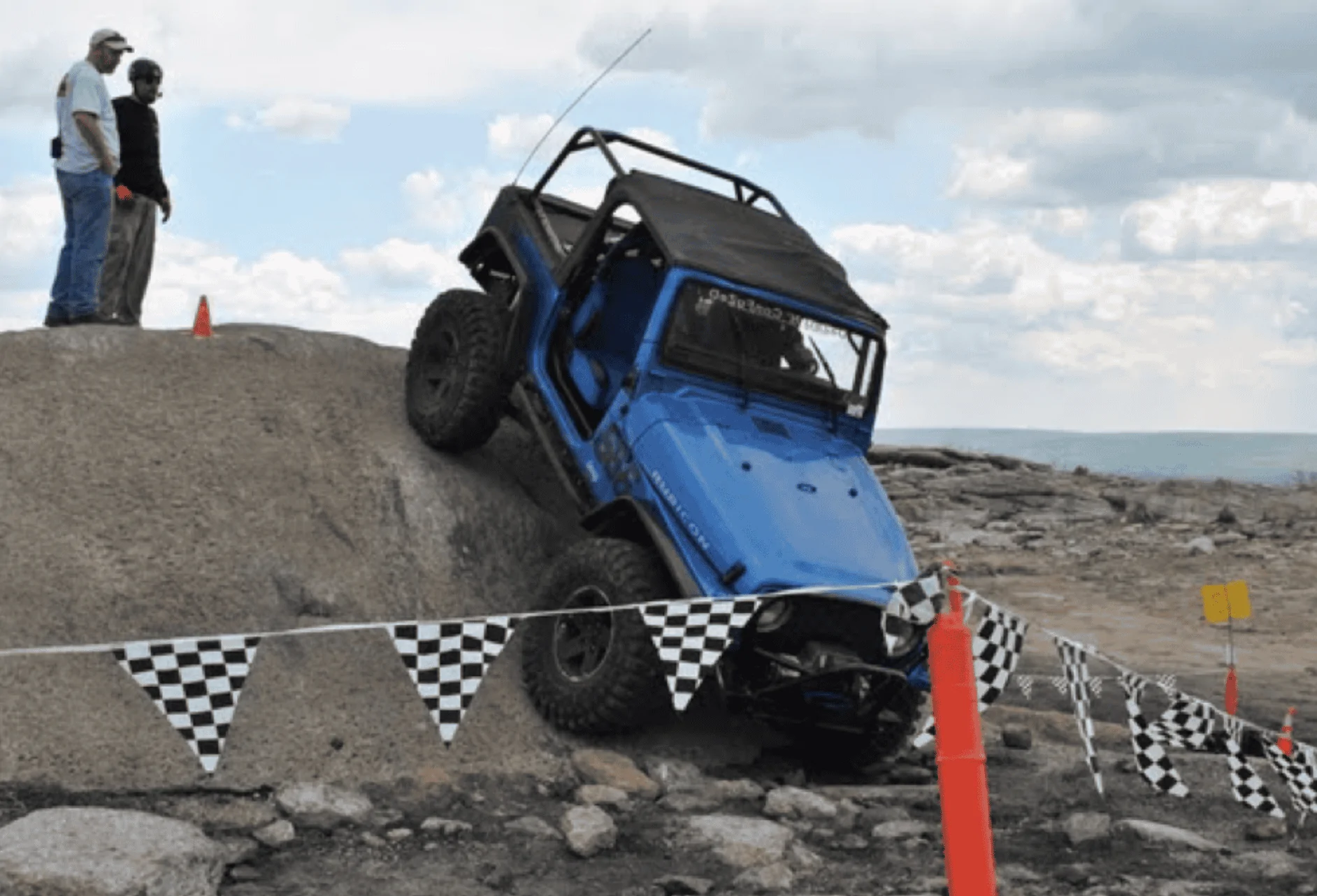 Ford Bronco Final answer for rock crawling? 4 door! 1620593895731