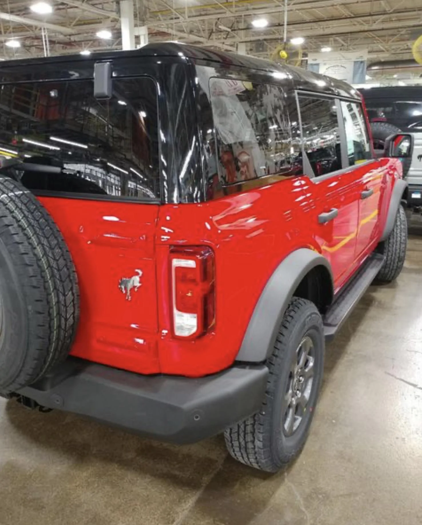Ford Bronco First wild sighting: Painted Black Mod Top on 2021 Bronco F673B304-78E6-422D-9327-2A1400298744