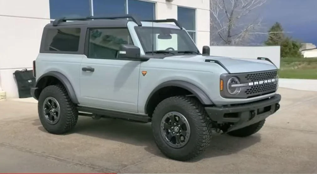 Ford Bronco 2 DR Badlands Video BRONCO 2 DR CACTUS 2