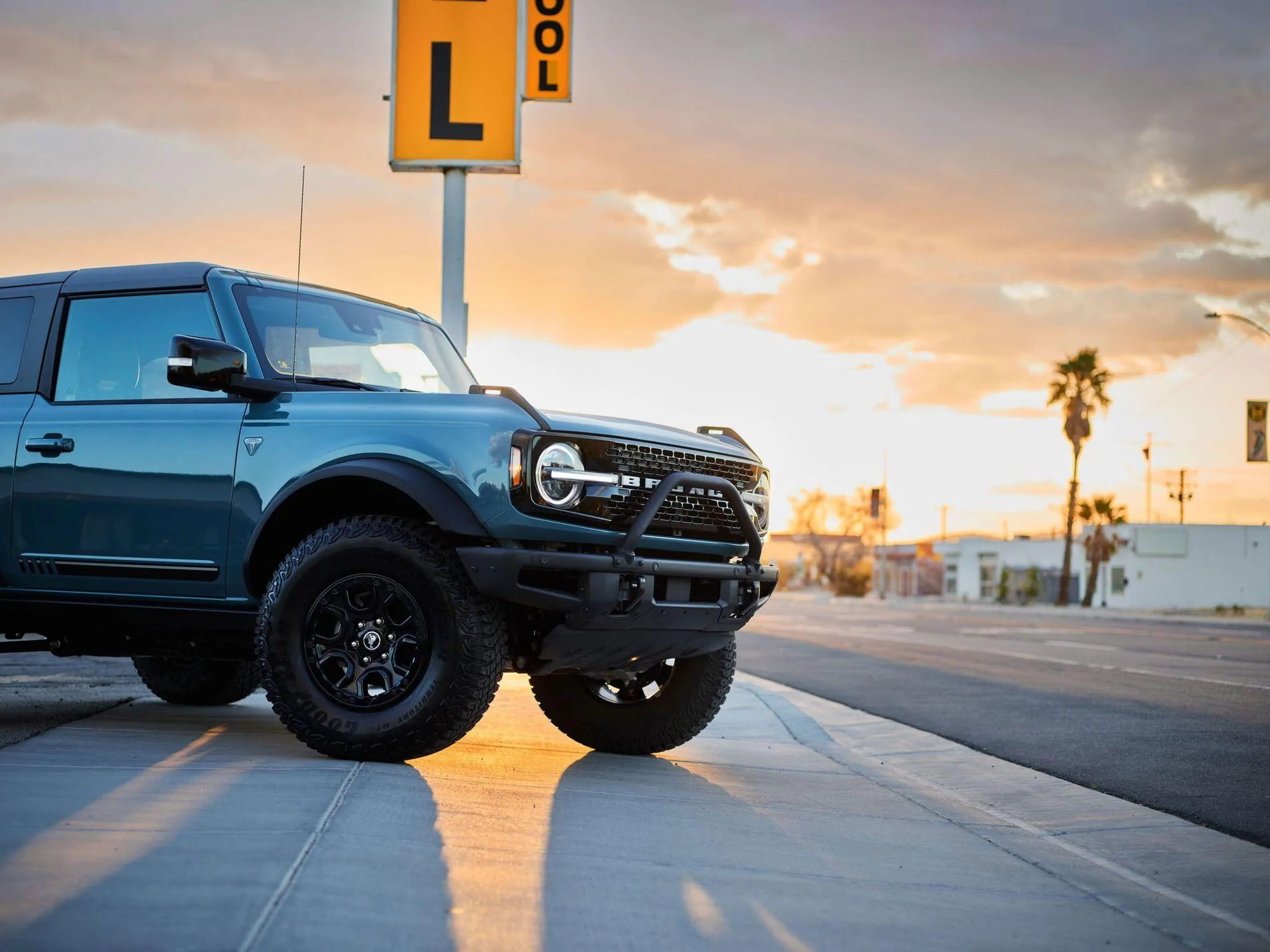 Ford Bronco The Road to Nowhere: Getting lost in the desert in the new Ford Bronco (by Road & Track) p0022061-4-1620326908