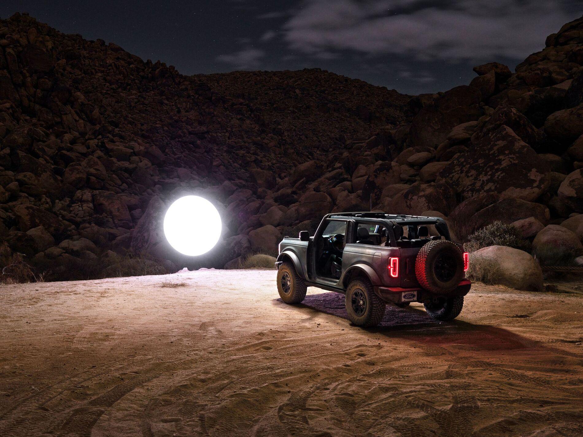 Ford Bronco The Road to Nowhere: Getting lost in the desert in the new Ford Bronco (by Road & Track) p0023031-combo2-1620327689