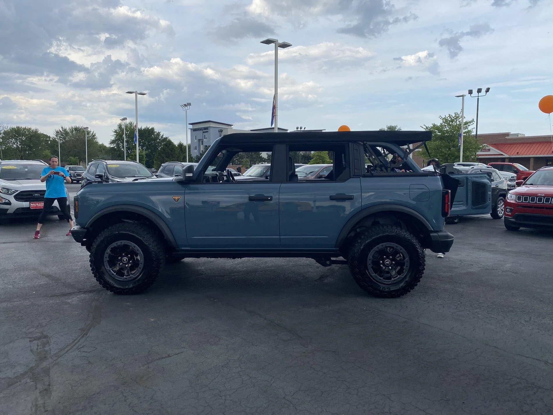 Ford Bronco Saw these two this evening 680788DB-9DAA-4C48-BAC3-1F990106F0AC