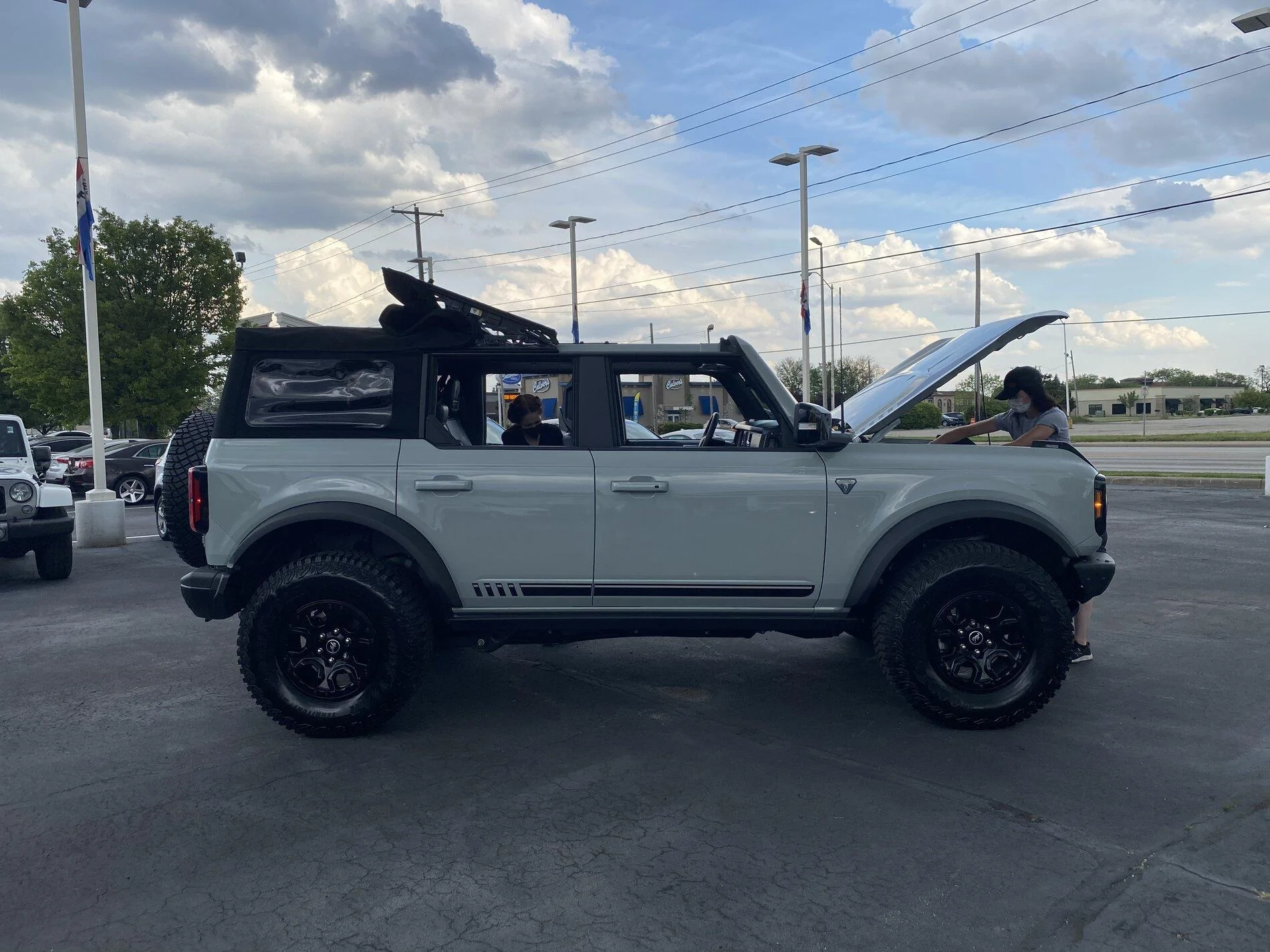 Ford Bronco Saw these two this evening B752B613-64A7-4B6C-B09E-9C96A012F9DB