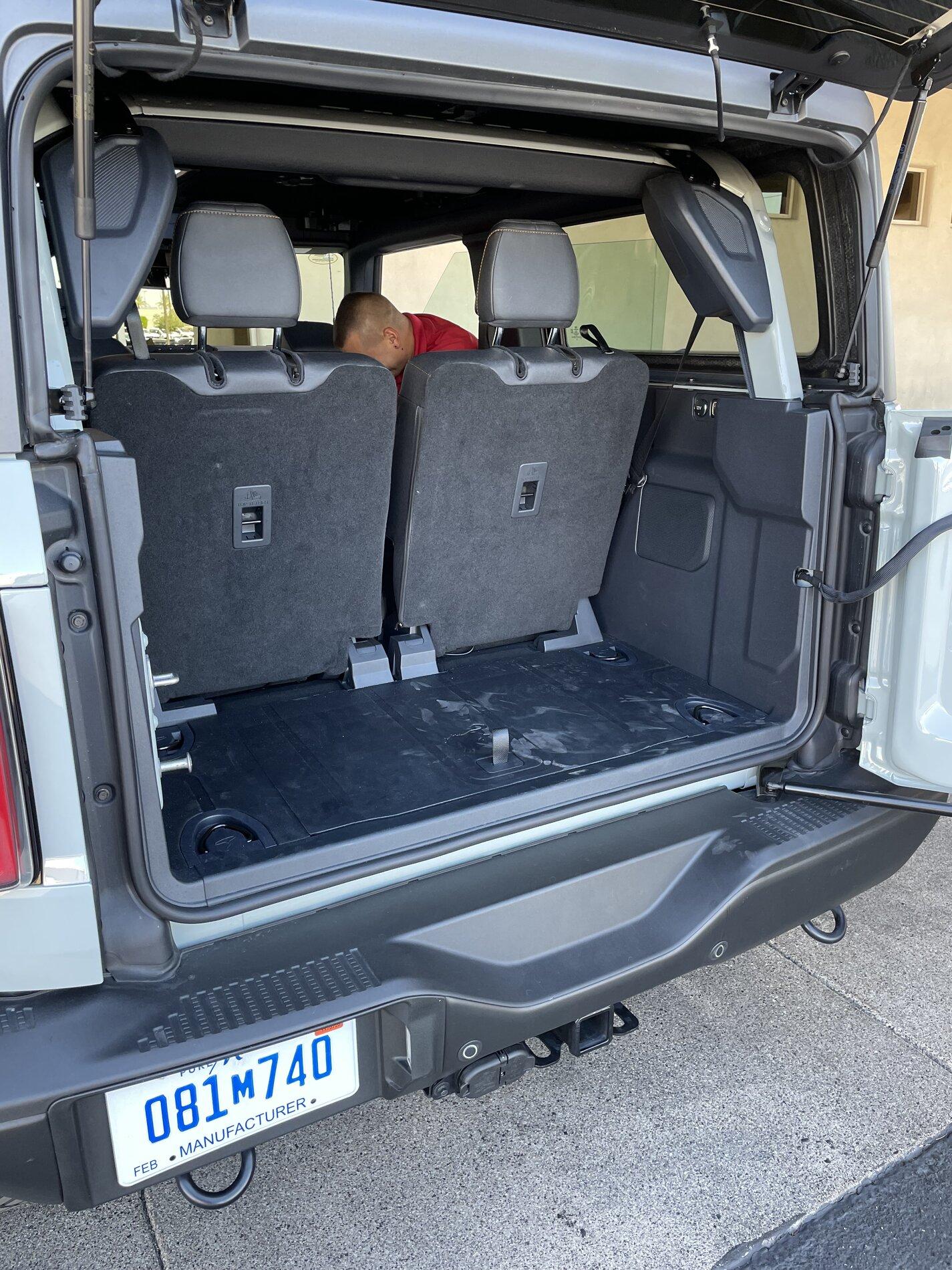 Ford Bronco 2-Door Bronco Badlands - Cargo Space Pictures & Video 2294D58F-8FEE-445C-901B-E97749265099