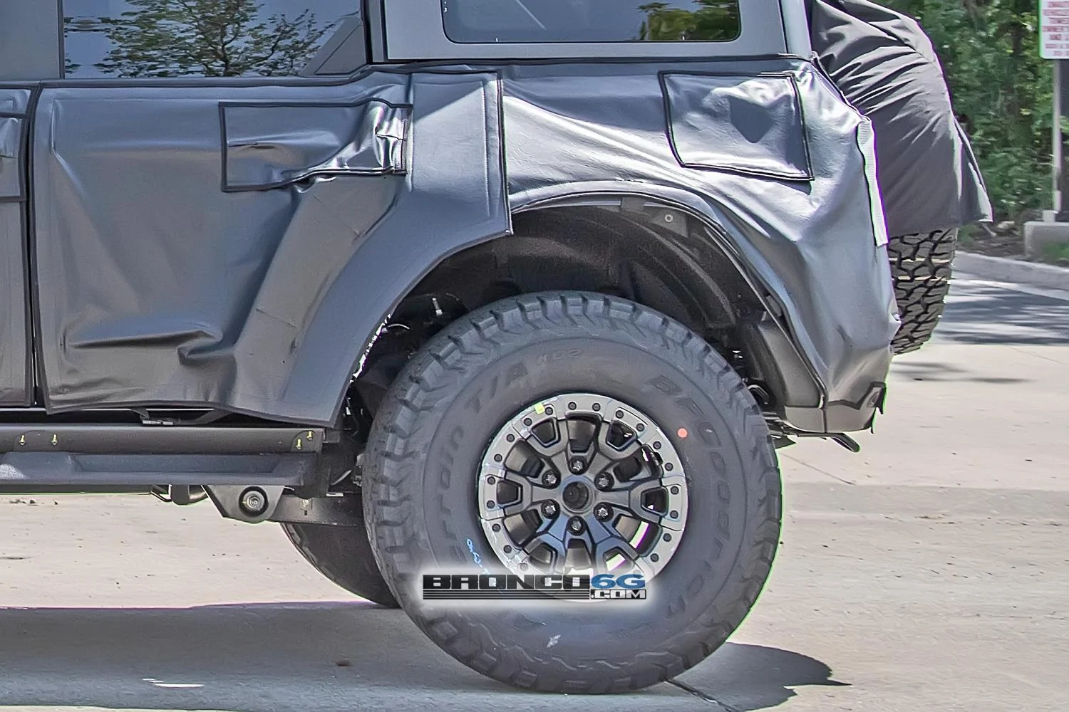 Ford Bronco Spied: Bronco Warthog Hints at FORD Grille and Other New Details warthog-bronco-ford-grille-marker-lights-running-boards-side-steps-bead-lock-37-inch-wheels-15