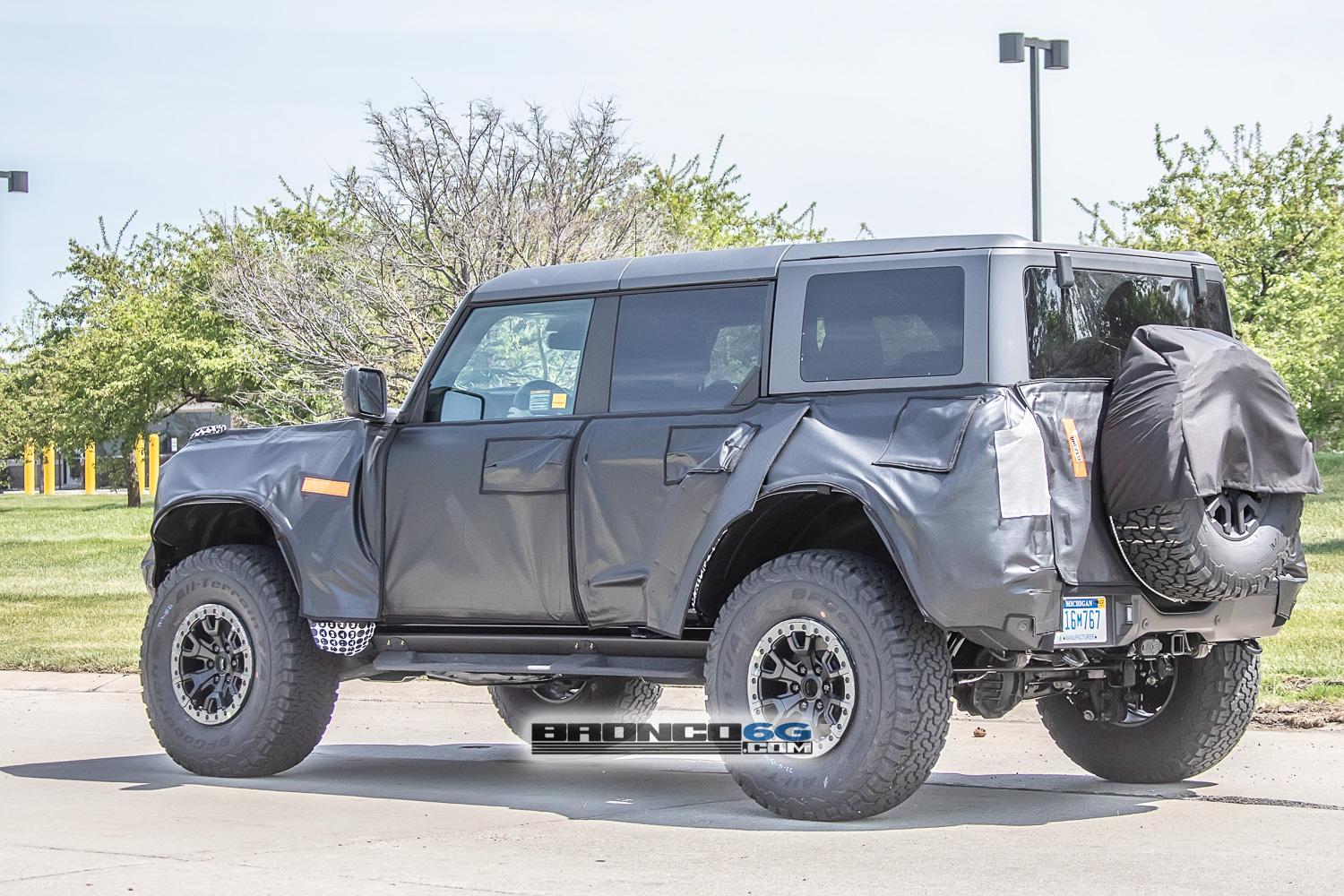 Ford Bronco Spied: Bronco Warthog Hints at FORD Grille and Other New Details warthog-bronco-ford-grille-marker-lights-running-boards-side-steps-bead-lock-37-inch-wheels-17