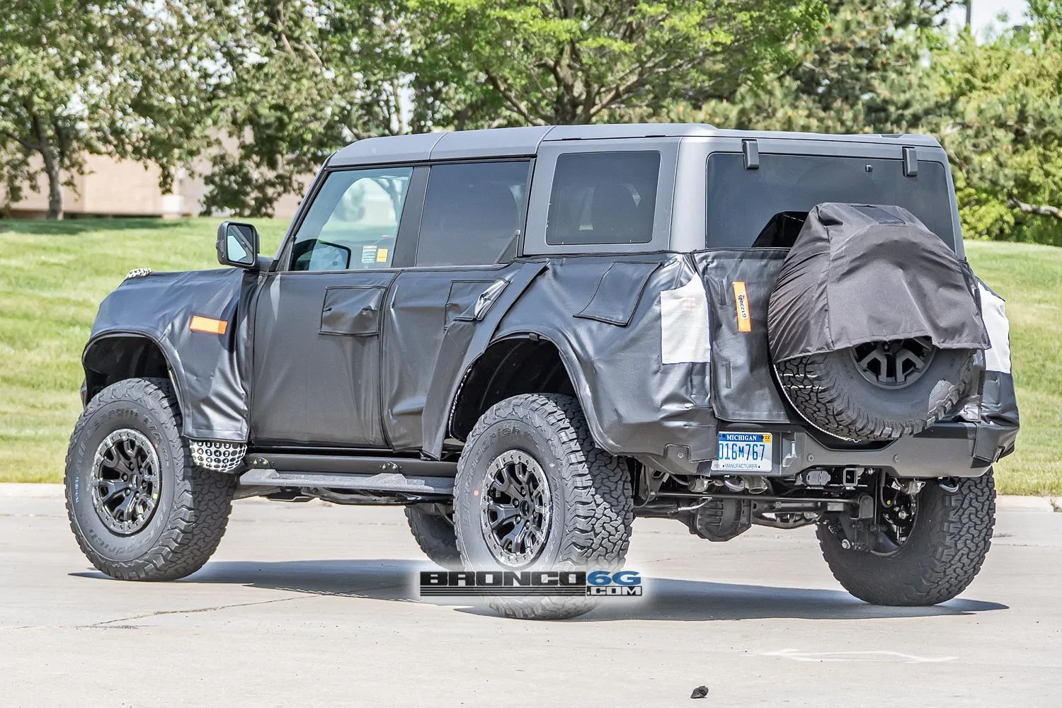 Ford Bronco Spied: Bronco Warthog Hints at FORD Grille and Other New Details warthog-bronco-ford-grille-marker-lights-running-boards-side-steps-bead-lock-37-inch-wheels-18