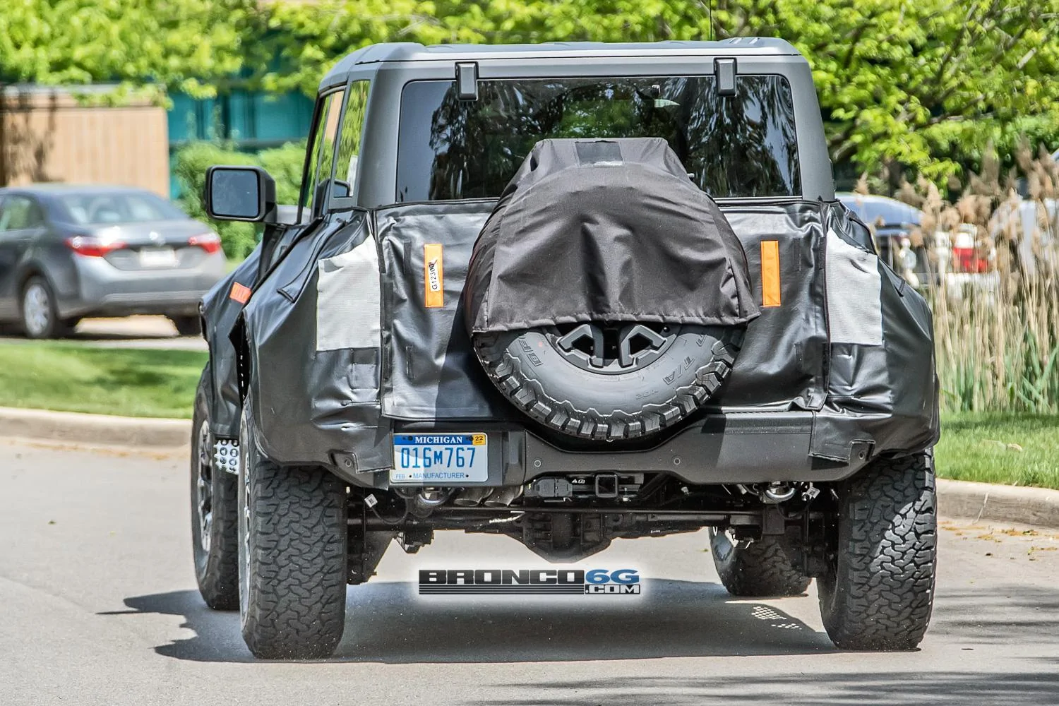 Ford Bronco Spied: Bronco Warthog Hints at FORD Grille and Other New Details warthog-bronco-ford-grille-marker-lights-running-boards-side-steps-bead-lock-37-inch-wheels-20
