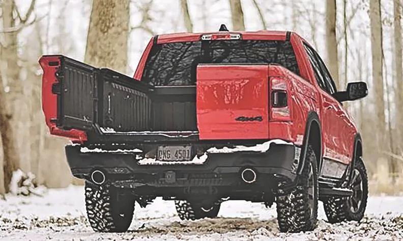 Ford Bronco Calling out Bronco Folding tail Gate mod! 1621607534635