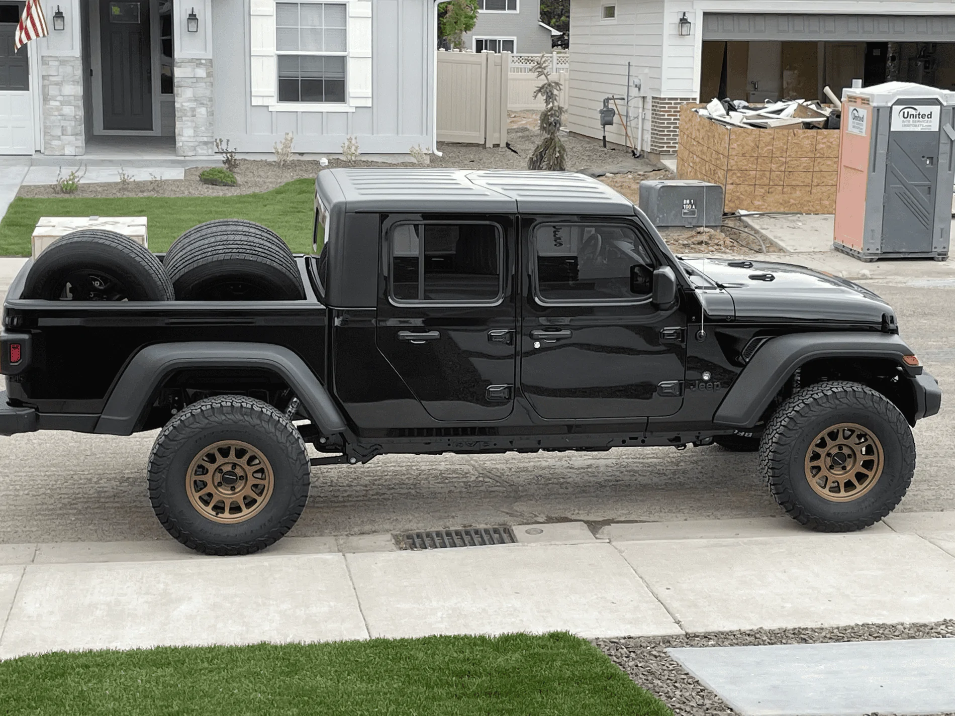 Ford Bronco Bronco pickup? Gladiator shows what will happen... tempImagewweCUO