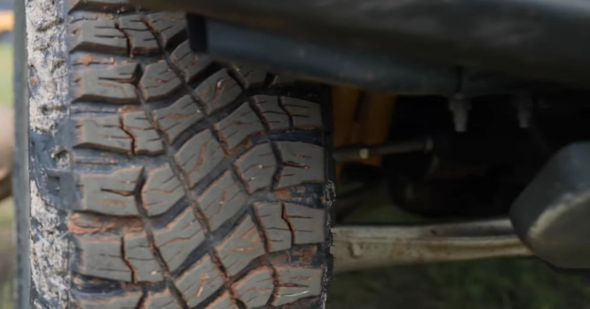 Ford Bronco Badlands vs Wildtrak Bronco Comparison Video Screenshot_20210522-082842_Chrom